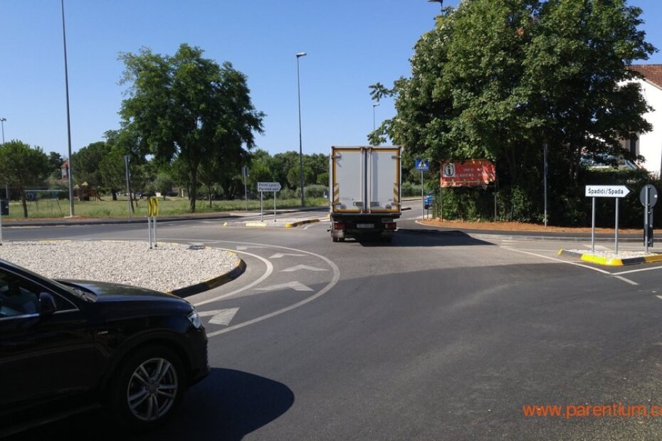 Špadići su i ravno i desno, više ravno nego desno