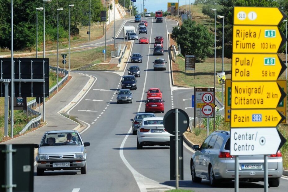 Pojačan promet na prilazima u Poreču, ali gužve nema (M. MIJOŠEK)