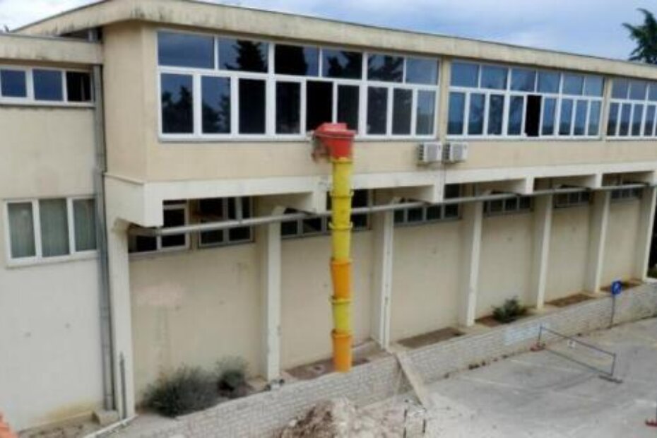 Srednja škola u Bujama - u obnovu uloženo oko 3,15 milijuna kuna (Luka JELAVIĆ)