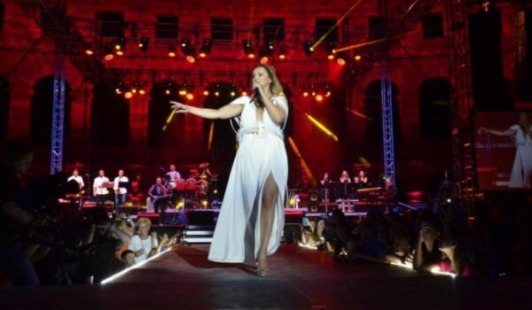 Nina Badrić zapjevala pred punom pulskom Arenom