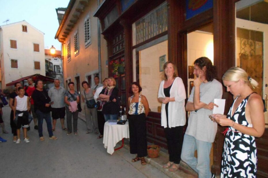 Tradicionalno ulično otvorenje festivala Sedam dana stvaranja pred pazinskom LG Galerijom (Davor ŠIŠOVIĆ)