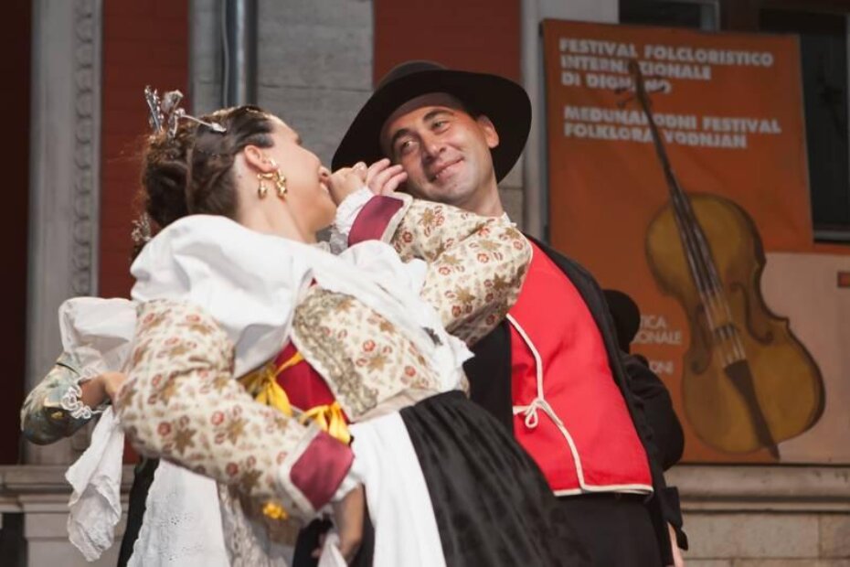 Folklorno društvo Zajednice Talijana Vodnjan:  (arhiva parentium.com)