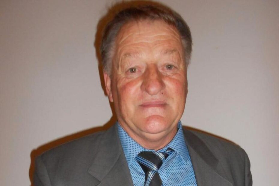 Josip Pino Klarić sa svojom četvrtom poetskom zbirkom (D. ŠIŠOVIĆ)