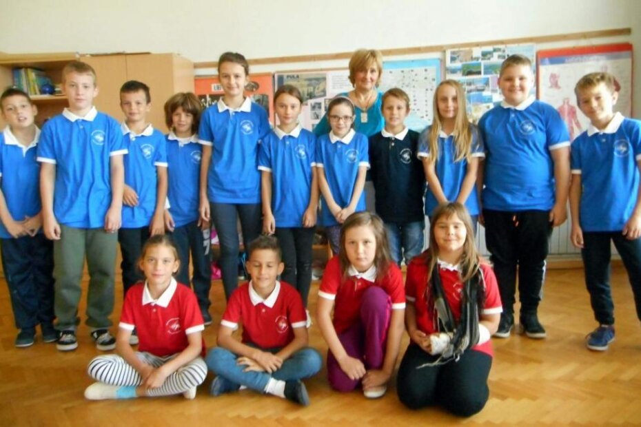 Kratke plave i crvene, duge tamnoplave i bordo kute (A. DAGOSTIN)