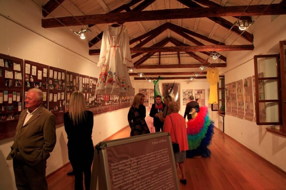 Otvorena izložba o povijesti operete