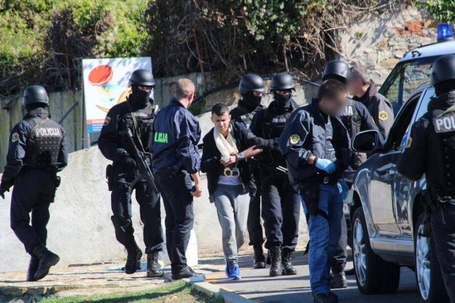 Prije uhićenja osumnjičeni je u Izoli bacio u more pištolj i nekakav paket, ali ih je policija pronašla (PRIMORSKE NOVICE)