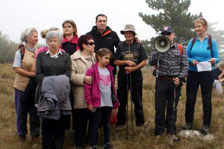 Obitelj Paulišić i vodstvo planinara na otvorenju