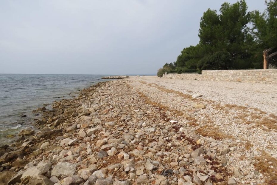 Nasipavanje obale kamenjem (Zelena Istra)