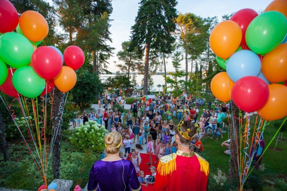 Bal princeza na Svetom Nikoli privukao najmlađe (Manuel PALJUH)