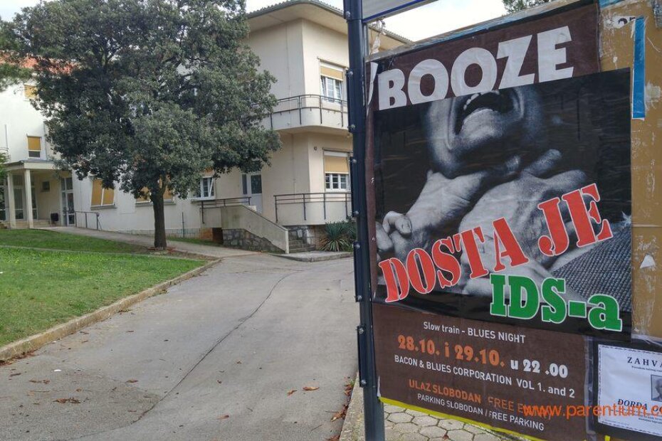 Oglasna ploča u naselju Bolnica