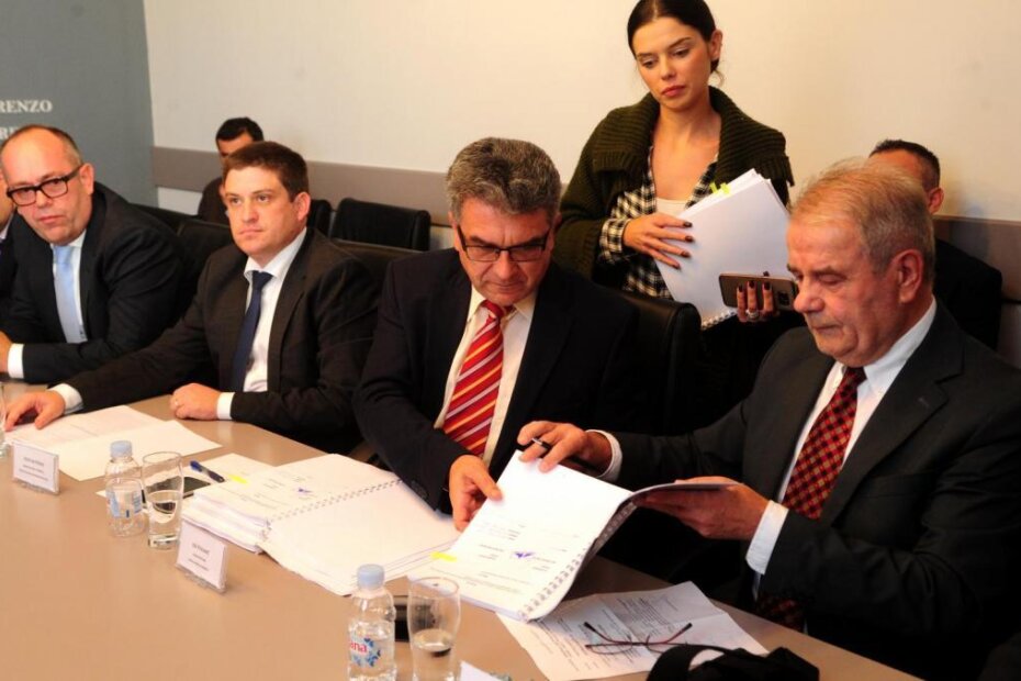 Potpisivanje ugovora - Josip Škorić, Edi Štifanić i Miro Mirković (Milivoj MIJOŠEK)