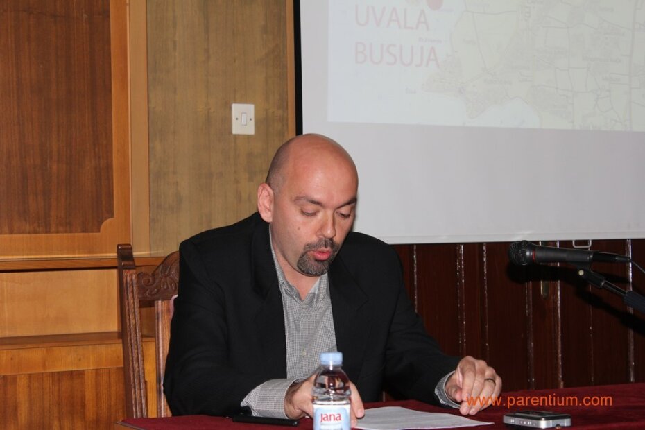 Kustosa Davor Munda, voditelj Prapovijesne zbirke i Srednjovjekovne zbirke Arheološkog odjela Zavičajnog muzeja Poreštine