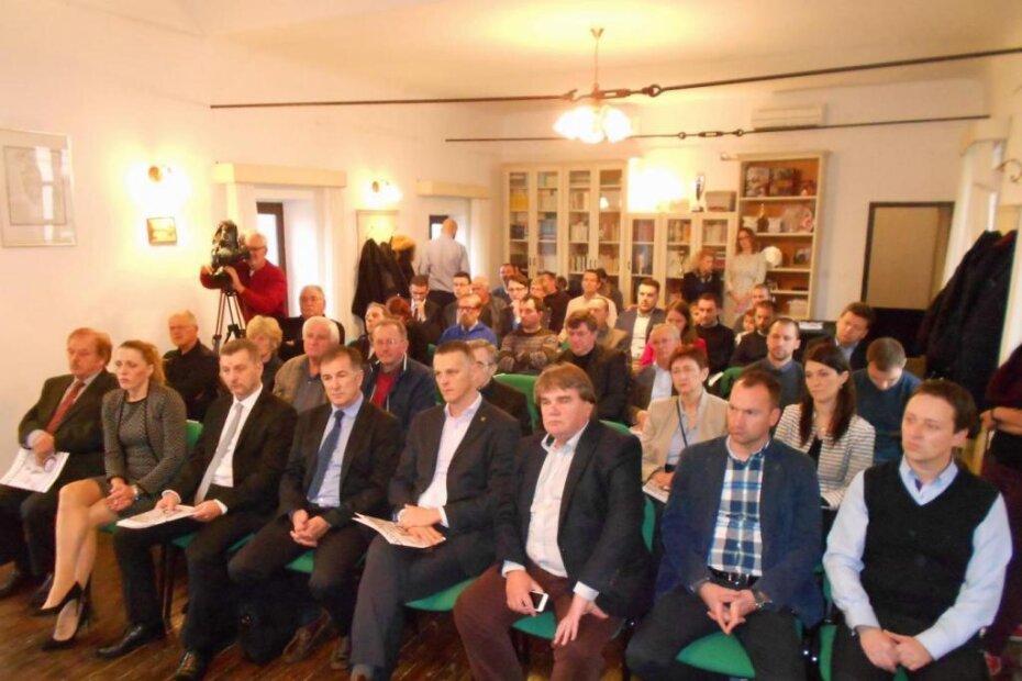 Sudionici Motovunskog kolokvija posvećenog teranu (D. ŠIŠOVIĆ)
