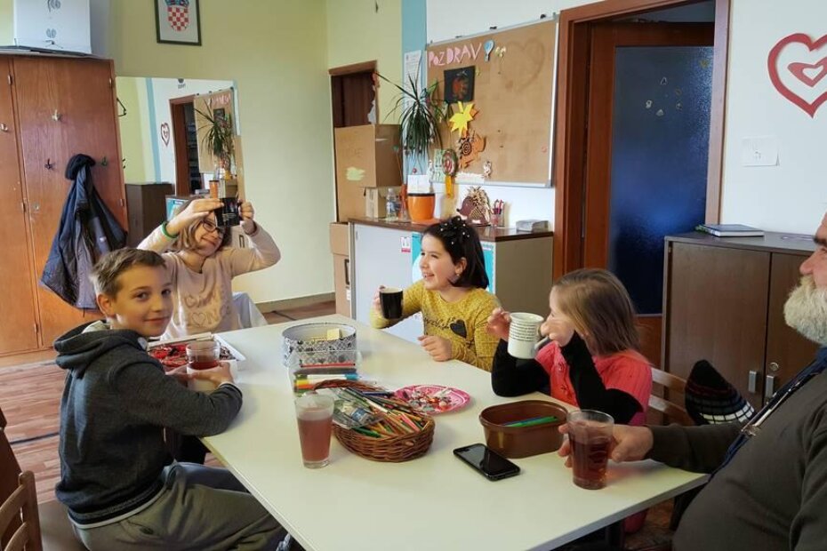Polaznici radionica na obaveznom čaju