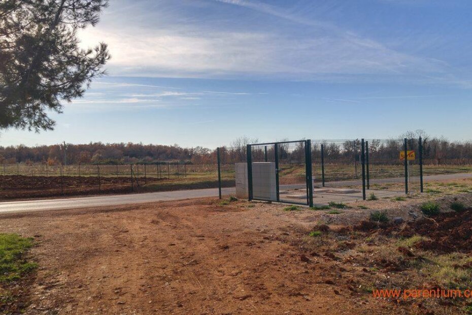 Trasa biciklističke staze Parenzana i crpna stanica - pogled sa sjeverne strane