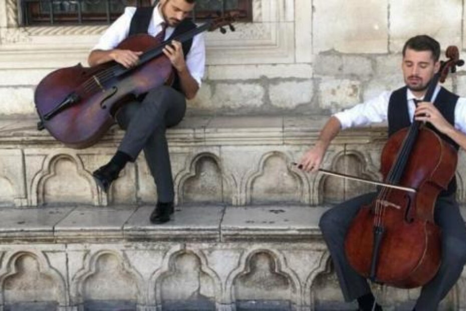 Stjepan Hauser i Luka Šulić u romantičnom ambijentu Kneževog dvora