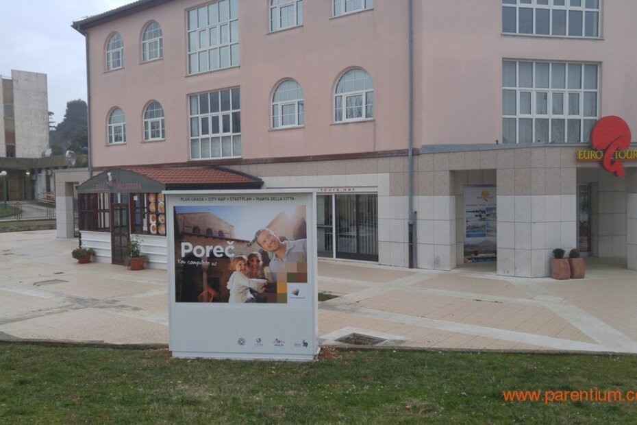 Svjetleći informativni pano kod Roza zgrade