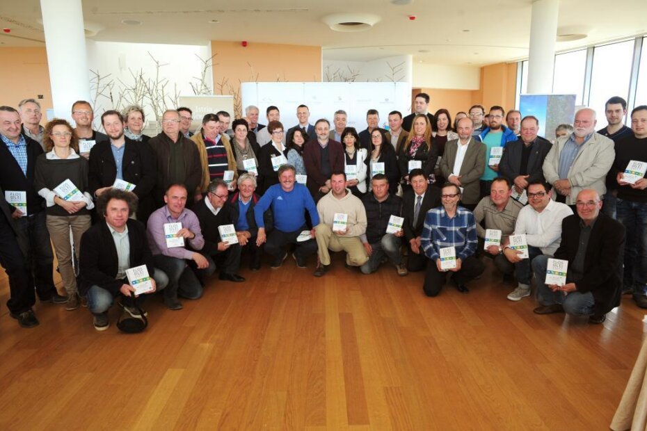 Zajednički snimak najmaslinara i uzvanika za uspomenu i dugo sjećanje (M. MIJOŠEK)