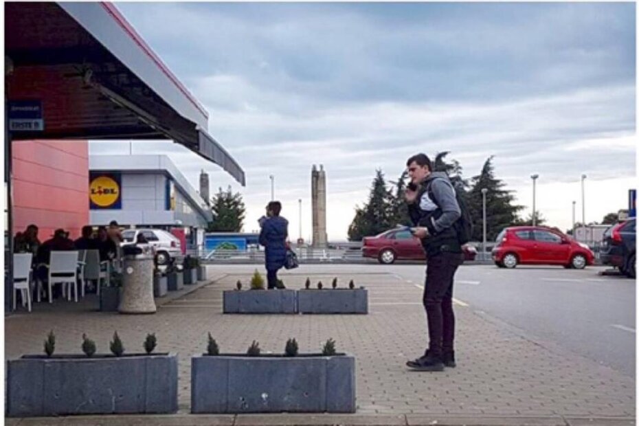 Fotografija ispred porečkih Plodina (snimio čitatelj)