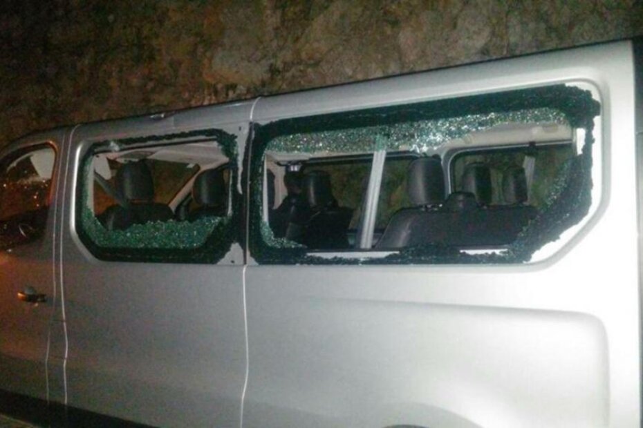 Kombi rukometaša Mladog rudara nakon incidenta