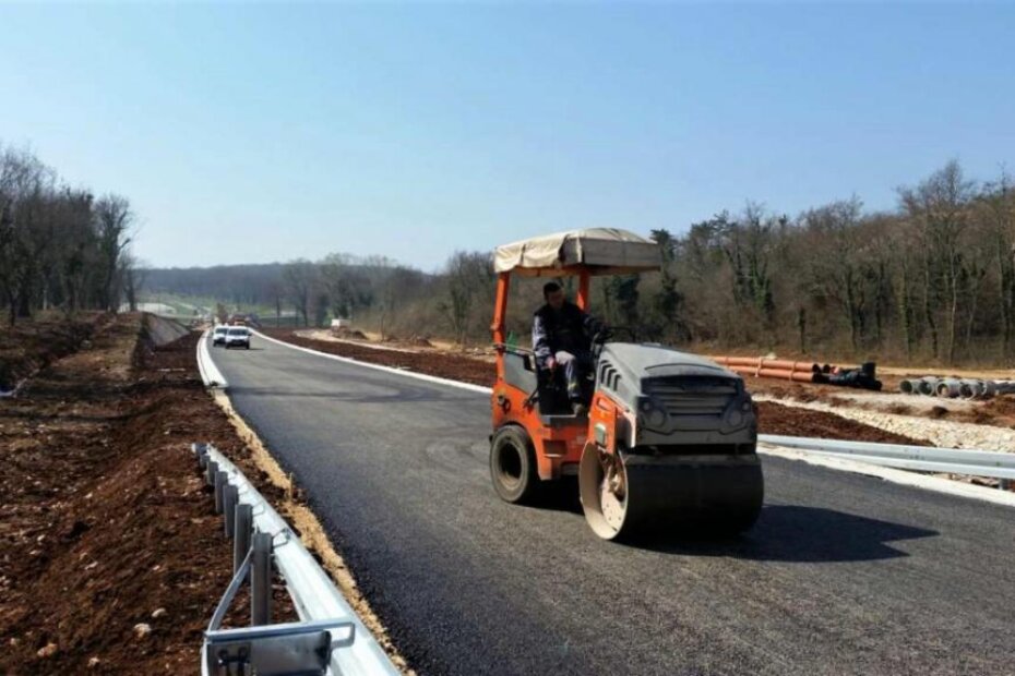 Trenutačno se postavlja završni sloj asfalta