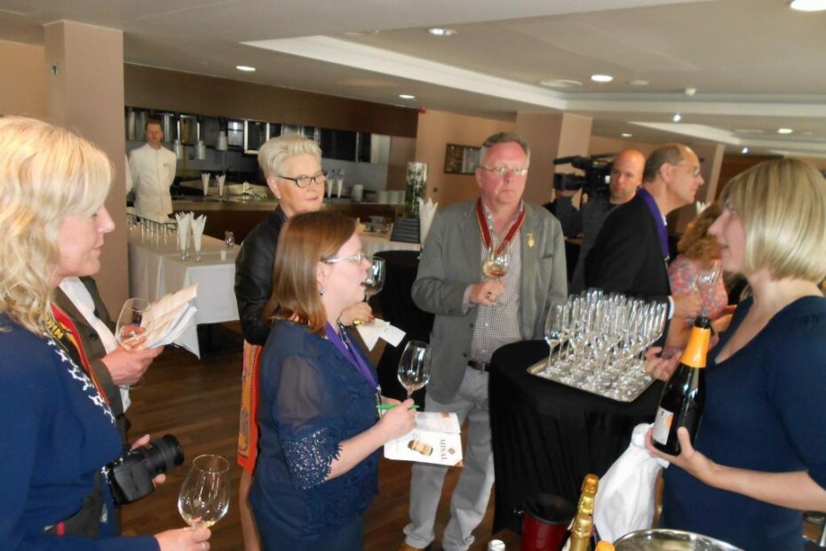 Gosti iz Švedske u Parentiumu su kušali vina iz petnaestak istarskih vinarija (Davor ŠIŠOVIĆ)