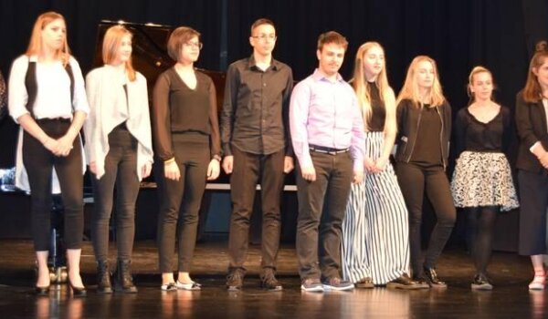 18 bivših učenika Umjetničke škole Poreč muziciralo u gradskom kazalištu