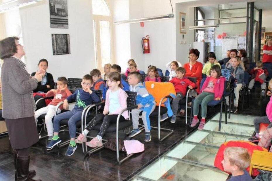 Željka Horvat-Vukelja družila se s djecom u knjižnici