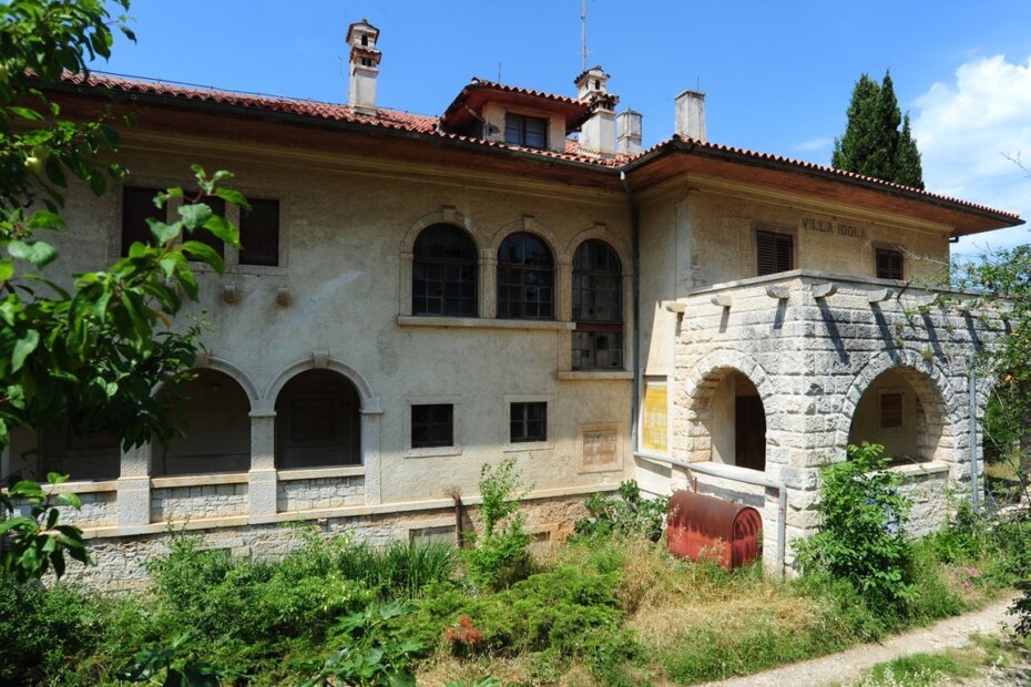 Vlada Vilu Idolu poklonila Porečko-pulskoj biskupiji