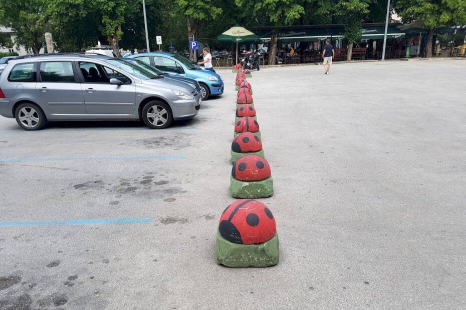 Simpatično rješenje na središnjem trgu u Pazinu nešto je bolje od onog u Poreču