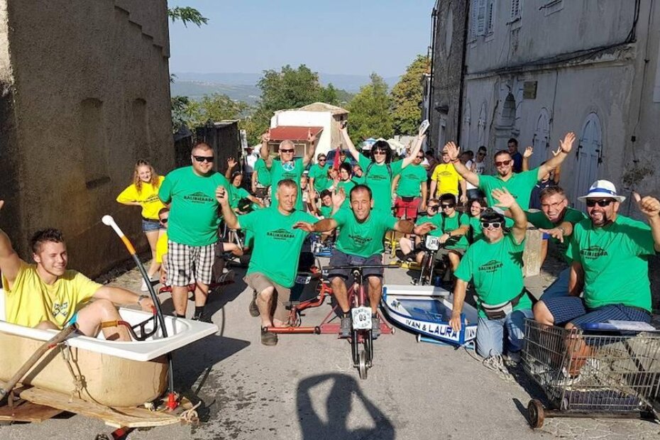 Sudionici motovunske balinjerade