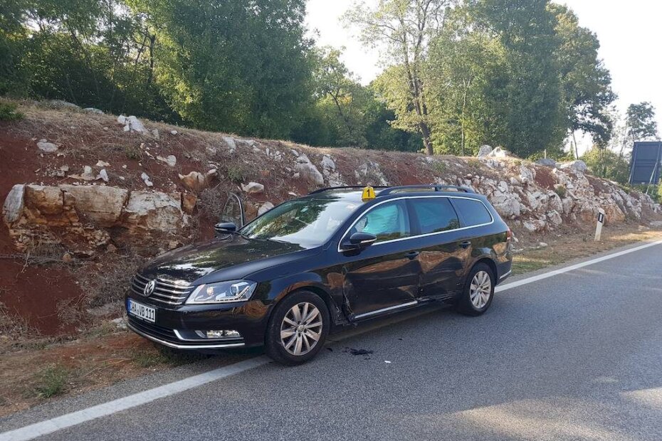Skuter je najprije udario u VW passat