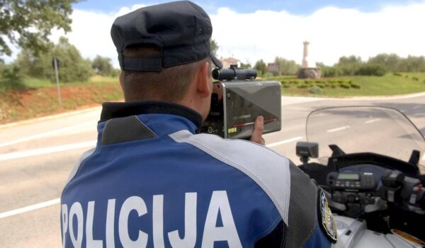 Policija nabavlja opremu za nadziranje brzine vožnje