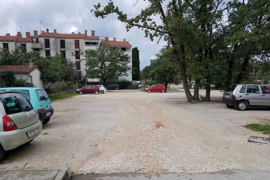 Asfaltiranje parkirališta sljedeće godine