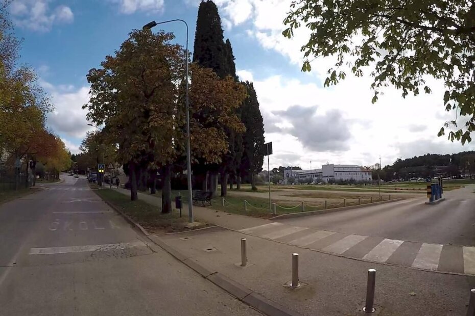 Mnogi su se nadali da će svoja vozila moći parkirati na parkiralištu  Vrtovi, ali uzalud - i ono je zatvoreno
