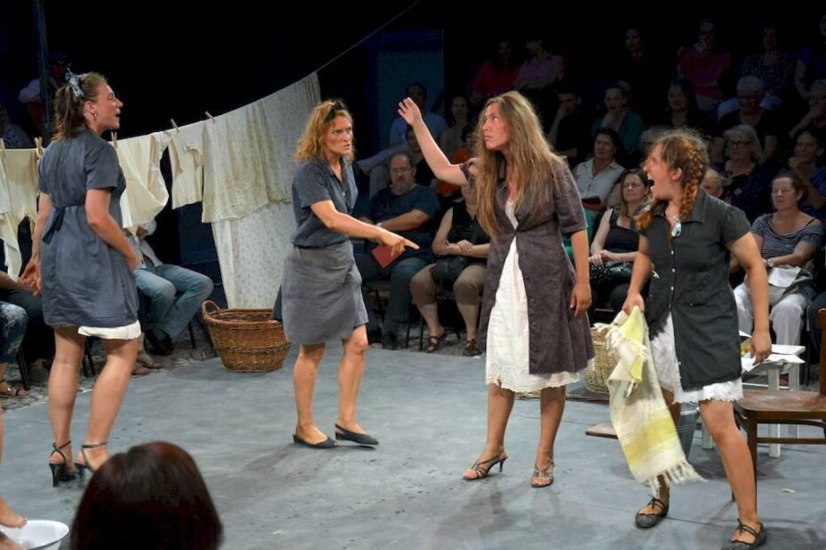 Iz predstave "Barufe": nominacije za Petru Bernardu Blašković i Niku Ivančić (Neven LAZAREVIĆ)