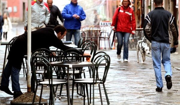 Ugostitelji traže manji PDV na hranu i uklanjanje pića s kioska