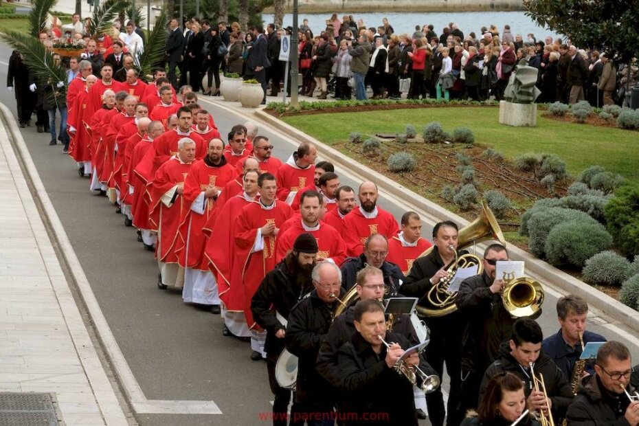 Procesija ulicama Poreča