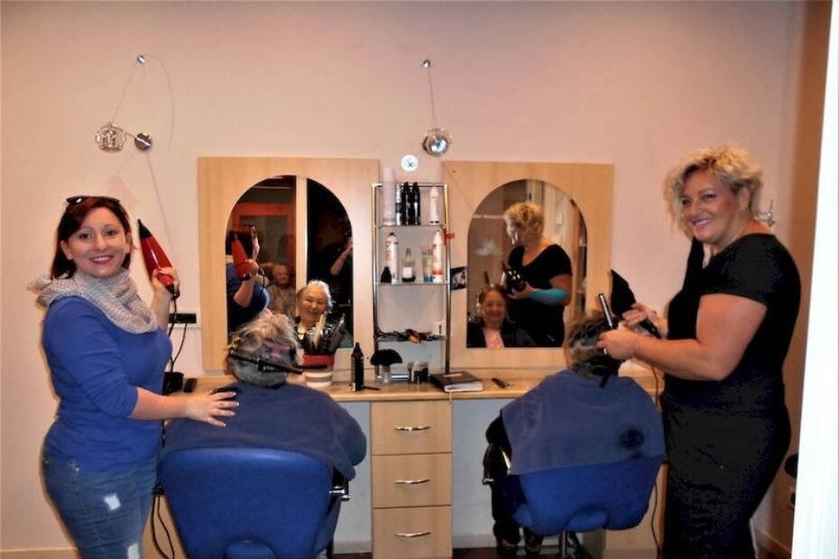 Frizerke se svake srijede izmjenjuju i uvijek dolaze u paru