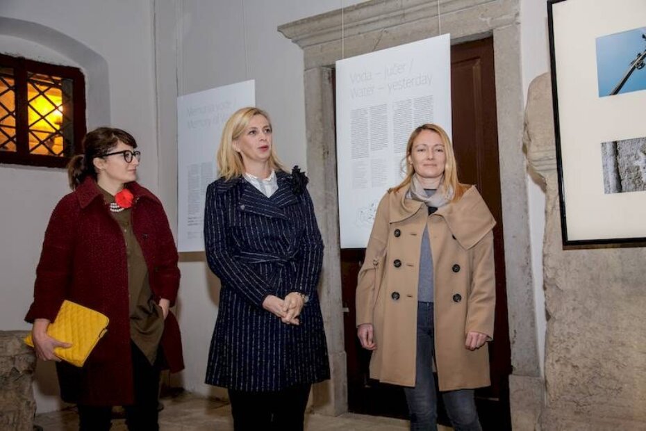 Jelena Fiškuš, Elena Uljančić Vekić i D. Kosinožić