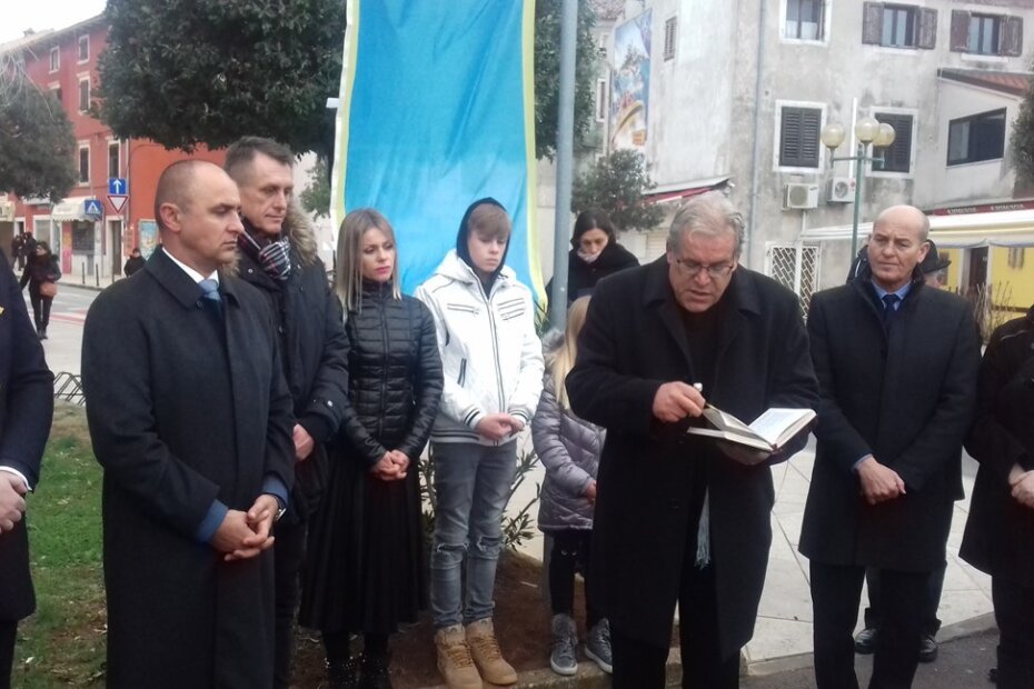 Novoimenovanu obalu blagoslovio je umaški župnik Josip Grbac (S. BOSNIĆ)