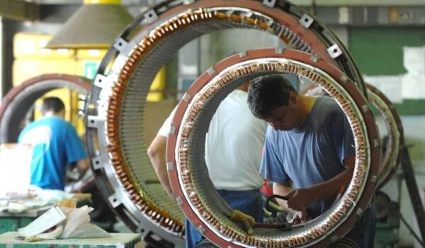 Zašto nam industrija propada, a u drugim tranzicijskim zemljama cvate?