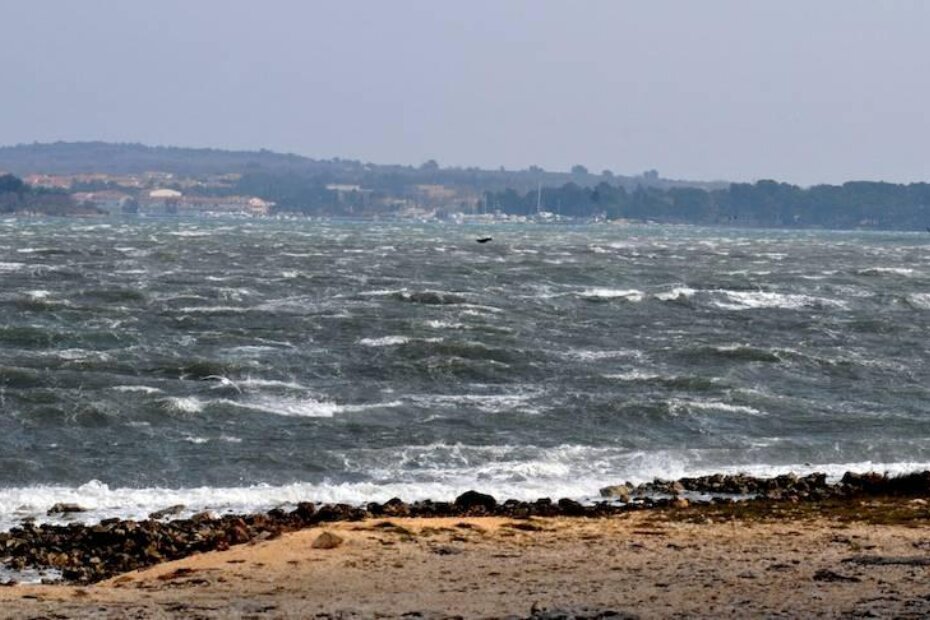 Mogući su i orkanski udari vjetra (N. LAZAREVIĆ)