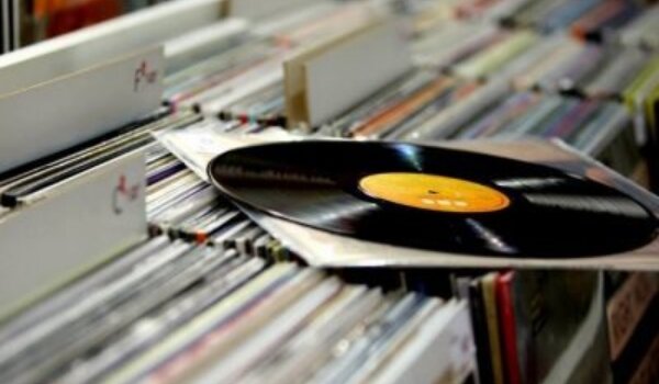 Program 'Slušamo ploče: Prince + Beastie Boys' u klubu Kotač u Rojcu
