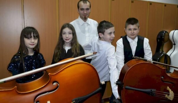 Mladi porečki glazbenici na koncertu "100 violončela za 100. rođendan" u Zagrebu