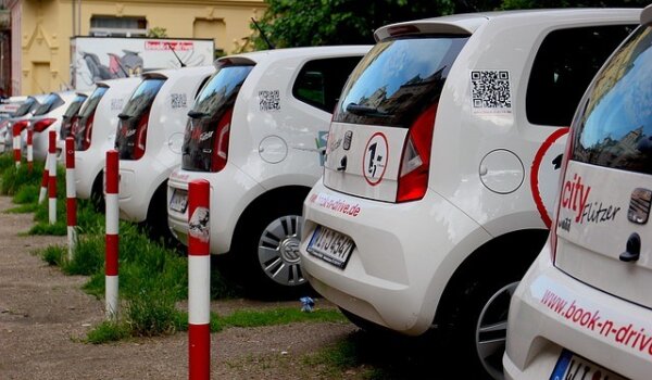 Najam automobila: Za vrijeme ljetnog odmora rast cijena do 52 posto