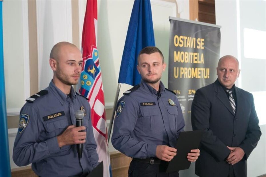 Mišo Petrlić i Martin Orak s načelnikom PU istarske Alenom Klabotom