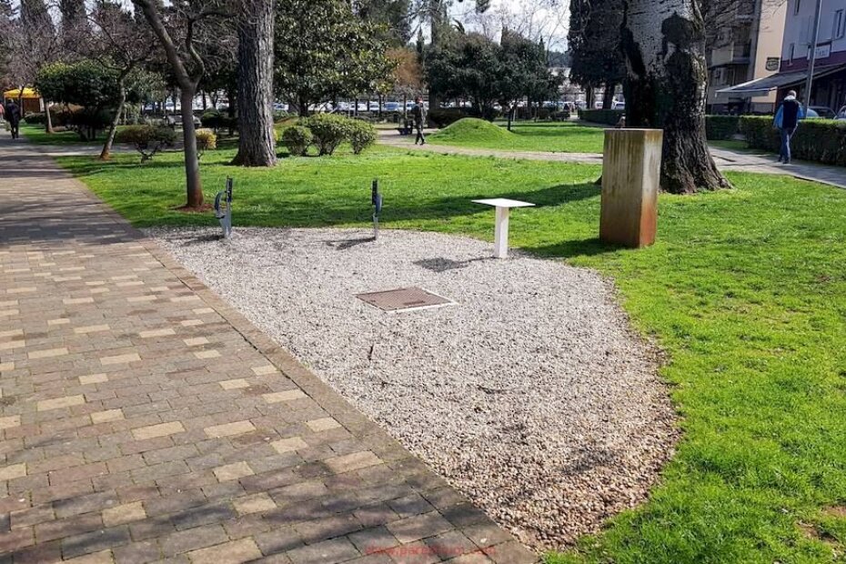 Kućica za knjige u Parku Olge Ban trenutno se obnavlja