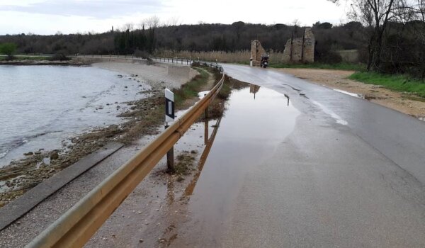 Besplatno zalijevanje blatnjavom kišnicom u uvali San Martin