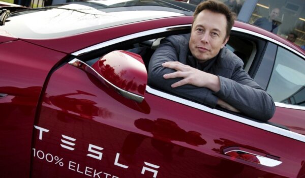 Musk očekuje da Tesla ove godine izađe iz 'minusa'
